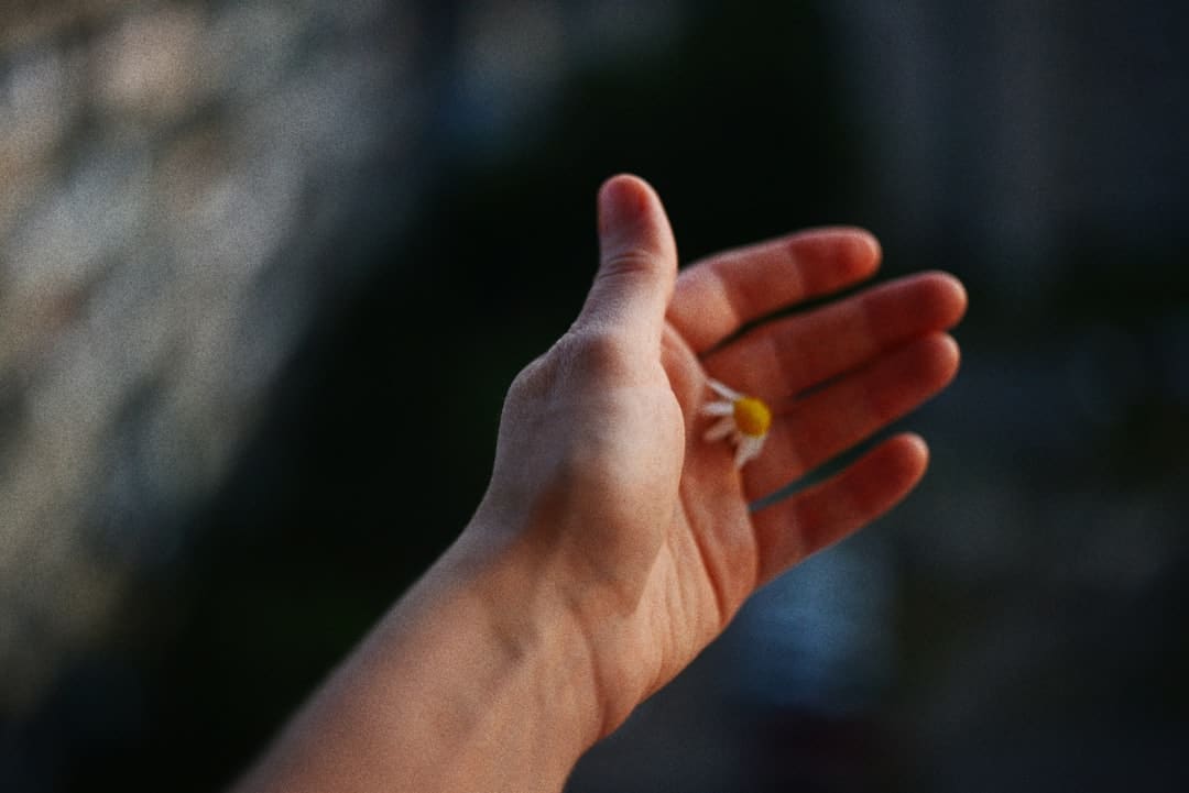 闻名歌手自曝患怪病，却被骂惨了